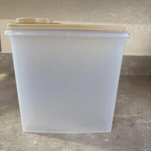 Vintage TUPPERWARE Cereal Keeper Container Store n Pour Harvest Gold Flip Top